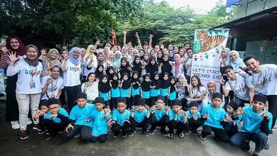Mahasiswi LSPR Jakarta bersama UiTM Malaysia dan anak-anak Panti Asuhan Telaga Kasih dalam sosialisasi pelestarian Harimau Malaya (Nadia Dyan Fahira)