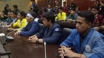Perwakilan mahasiswa diterima Badan Legislatif DPR RI ketika berunjukrasa di depan Gedung Parlemen, Senayan, Jakarta, Senin (23/9/2019)/Ayojakarta.com
