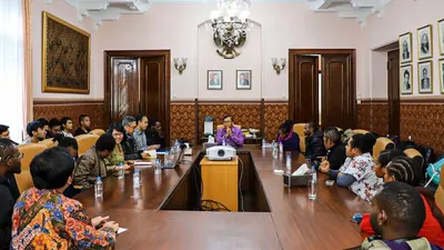 Pertemuan mahasiswa baru Indonesia asal Papua dengan Wakil Kepala Perwakilan RI di Moskow, Azis Nurwahyudi di KBRI Moskow, Jumat (25/10/2019)/KBRI Moskow