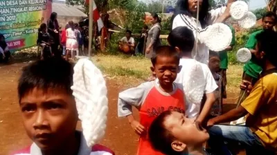 lomba makan kerupuk (dok)