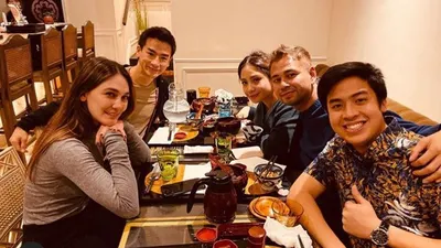 Makan Malam Bareng Keluarga Raffi Ahmad, Luna Maya Gandeng Seorang Pria