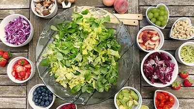 Memilih makanan yang benar itu penting demi kesehatan, terutama kesehatan usus dan pencernaan yang mungkin tidak banyak yang memerhatikannya. (Unsplash.com/Edward Howell)