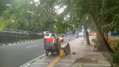 Manusia Gerobak di Jakarta, mereka mengaku lebih nyaman tidur di gerobak dibanding di panti. (Ayojakarta.com/Hendy Dinata)