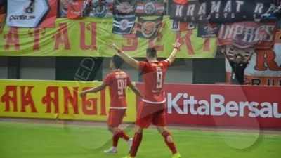 Penyerang Persija Jakarta Marko Simic (mengangkat tangan)/Ayojakarta.com-Hendy Dinata