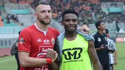 Marko Simic bersama dengan Osas Saha usai pertandingan PS Tira Persikabo vs Persija Jakarta di Stadion Pakansari, Kab. Bogor, Selasa  (16/7/2019)/Ayojakarta.com-Hendy Dinata