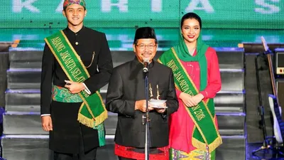 Walikota Jakarta Selatan, Marullah Matali (tengah), saat membuka Malam Final Abang None Jakarta Selatan 2019. (Dok. Abang None Jakarta Selatan)