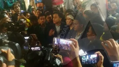 Mahasiswa bertahan di area Patung Arjuna Wiwaha, Jalan Medan merdeka Barat, Senin (21/10/2019)/Ayojakarta.com
