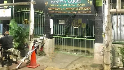 Masjid Raya Al-Arif alias Masjid Jagal di kawasan Pasar Senen, Jakarta Pusat, didirikan oleh seorang pedagang dari Bugis, Upu Daeng H Arifuddin, bersama masyarakat setempat sekitar tahun 1695. (Ayojakarta.com/Hendy Dinata)