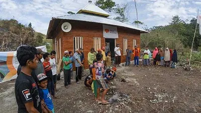 Salah satu pembangunan masjid di pedalaman inisiasi Masjid Nusantara. (dok)