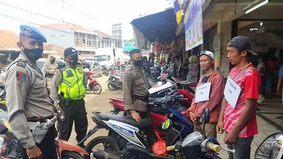 Warga yang terjaring operasi yustisi masker diberikan sanksi. (dok)