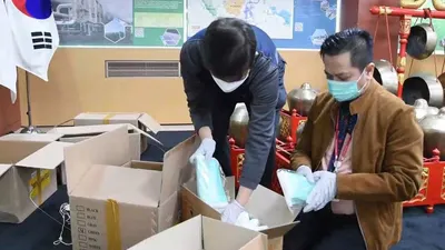 Pengemasan masker di KBRI Seoul, Korea Selatan. (KBRI Seoul)