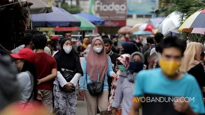 ilustrasi/ Warga Indonesia memakai masker agar terhindar dari virus (AyoBandung)