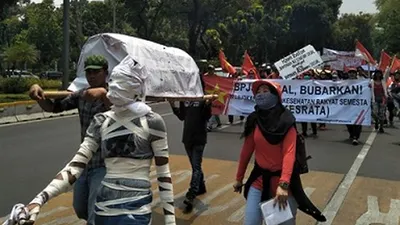 Massa SRMI bergerak menuju Istana untuk menggelar unjuk rasa/Ayojakarta.com-Aprilia Rahapit