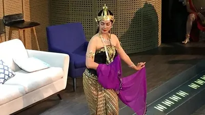 Maudy Koesnaedi memperagakan adegan yang akan ia bawakan dalam pertunjukan wayang orang Sang Sukrasana yang digagas Laskar Indonesia Pusaka/Ayojakarta.com-Istihanah Soejoethi