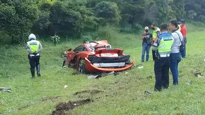 Kecelakaan di Tol Jagorawi membuat mobil brand McLaren ringsek. (Dokumen Polresta Bogor Kota )