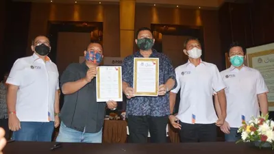 Firman Achmadi menunjukkan hasil kesepakatan Extraordinary Meeting di Yogyakarta, Selasa (13/10/2020). (Ayojakarta/Budi Cahyono)