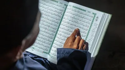 sebagai ilustrasi membaca Al-quran/ shutterstock