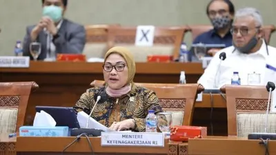 Menaker, Ida Fauziyah rapat kerja dengan Komisi IX DPR di Komplek Parlemen, Senayan, Jakarta, Rabu (8/7/2020). (Dok : Kemnaker)