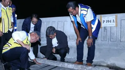 Menteri PUPR Basuki Hadimuljono meninjau kesiapan Jalan Tol Layang Japek (Humas PUPR)