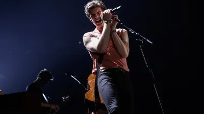 Penyanyi Shawn Mendes menghibur para penggemarnya di SICC, Selasa (8/10/2019)/Kompas