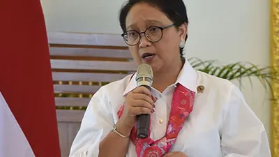 Menlu Retno: Penerbangan dari dan ke China Ditunda Sementara