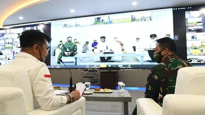 Mentan Syahrul Yasin Limpo, Selasa (14/4/2020) di ruang rapat AWR Kementan, Jakarta Selatan, menyapa seluruh petani di kabupaten yang sedang melakukan panen raya. (Biro Komunikasi Kementan)