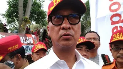 Menteri Perindustrian Agus Gumiwang Kartasasmita usai mengikuti Apel Siaga Tagana di Sentul, Bogor, Jawa Barat, Senin (25/3/2019). [Suara.com/Rambiga]