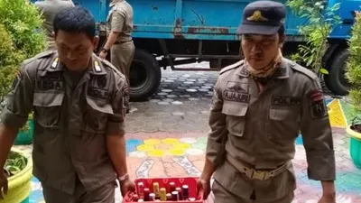 Satpol PP Kalideres menyita minuman keras ilegal/barat.jakarta.go.id