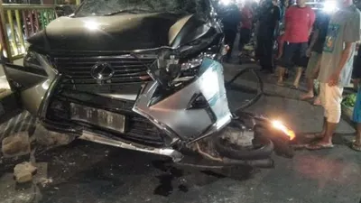 Lexus Hajar Motor di Palmerah, 1 Tewas 1 Luka-luka