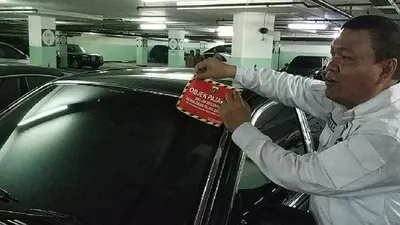 Mobil Nunggak pajak (Tempo/M Julnis Firmansyah)
