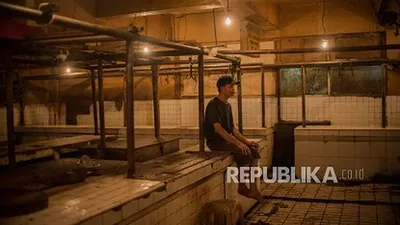 Suasana di los daging saat aksi mogok jualan di pasar tradisional Pasar Minggu, Jakarta, Rabu (20/1/2021). Republika/Thoudy Badai.