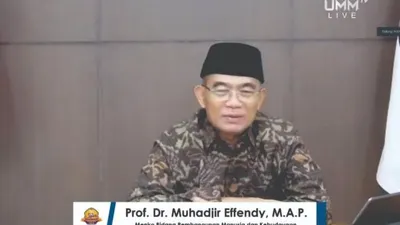 Menteri Koordinator Pembangunan Manusia dan Kebudayaan (Menko-PMK), Profesor Muhadjir Effendy memberikan kajian secara dalam jaringan (daring) Universitas Muhammadiyah Malang (UMM).  Foto: dok. Humas UMM