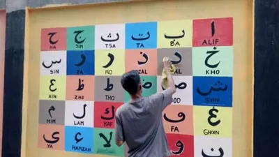 Proses pembuatan mural di lingkungan warga Kelurahan Pademangan Timur/utara.jakarta.go.id