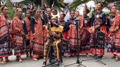 Alunan Musik Khas Sasando (Foto KBRI Quito)