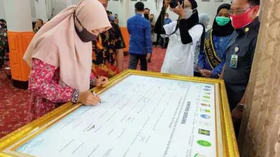 Pembubuhan tanda tangan sebagai komitmen bersama atas pemberantasan narkoba