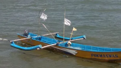 Perahu nelayan terpaksa bersandar di dermaga Pantai Pamayangsari, Kecamatan Cipatujah (Istimewa)