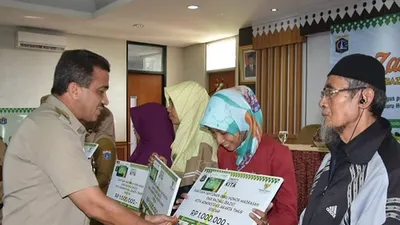 Pemberian zakat award dan santunan Baznas Bazis DKI Jakarta Wilayah Kota Jaktim/timur/jakarta.go.id