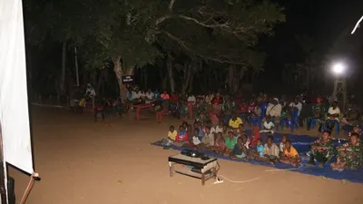 Satgas Kostrad Gelar Nobar Warga di Pedalaman Papua