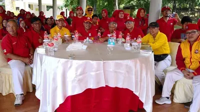Nono Sampono bersama keluarga besar Senam Tera Indonesia (Staf Waka DPD RI)