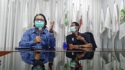 Wakil Sekjen NPC Indonesia, Rima Ferdiyanto (kiri) memberikan keterangan saat jumpa pers di Kantor NPC, Kota Solo, Rabu (23/9/2020). (Ayojakarta.com/Budi Cahyono)