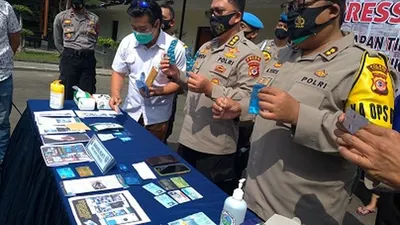 Barang bukti obat-obatan untuk menggugurkan kandungan. (Ayobandung/Fichri Hakiim)