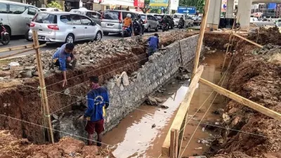 Sudin SDA Jakarta Utara tengah melakukan pembangunan olakan di Jalan Boulevard Raya, Kelapa Gading, Jakarta Utara/dok: utara.jakarta.go.id