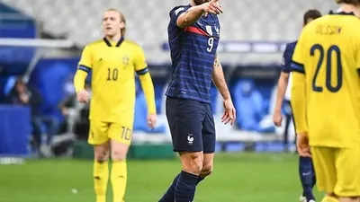 Striker Chelsea, Olivier Giroud secara terbuka mengaku siap hengkang dari The Blues. Dia merasa frustasi lantaran jarang dimainkan oleh pelatih Frank Lampard / instagram