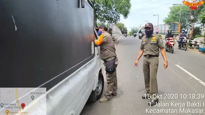 Petugas Masih Temukan Pemakaian Masker yang Salah di Depan Pasar Embrio/timur.jakarta.go.id