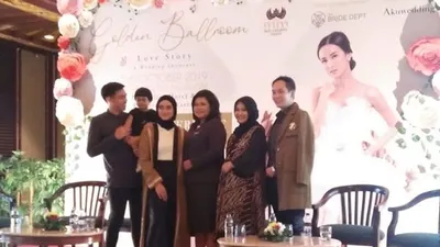 Dari kiri: Dito Percussion, Ayudia Bing Slamet, Indira Pujilara (Media Relation Manager Sultan Hotel)  dan perwakilan desainer/Ayojakarta.com