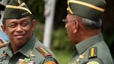 Jenderal TNI (Purn) Djoko Santoso bersama Jenderal TNI (Purn) George Toisutta