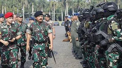 Panglima TNI Marsekal TNI Hadi Tjahjanto saat “Apel Gelar Pasukan Pengamanan Dalam Rangka Pengambilan Sumpah dan Pelantikan Presiden dan Wakil Presiden RI Tahun 2019” di lapangan Silang Monas, Jakarta Pusat, Kamis (17/10/2019)/Puspen TNI
