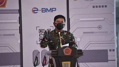 Panglima TNI Marsekal TNI Hadi Tjahjanto, saat meresmikan penggunaan e-BBM di lingkungan TNI, bertempat di Mabes TNI, Cilangkap, Kamis (17/12/2020). (dok Puspen TNI)