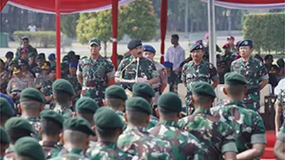 Panglima TNI Marsekal TNI Hadi Tjahjanto saat “Apel Gelar Pasukan Pengamanan Dalam Rangka Pengambilan Sumpah dan Pelantikan Presiden dan Wakil Presiden RI Tahun 2019” di lapangan Silang Monas, Jakarta Pusat, Kamis (17/10/2019)/Puspen TNI