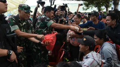 Pengungsi di Wamena bersama Panglima TNI, Marsekal Hadi Tjahjanto/Puspen TNI